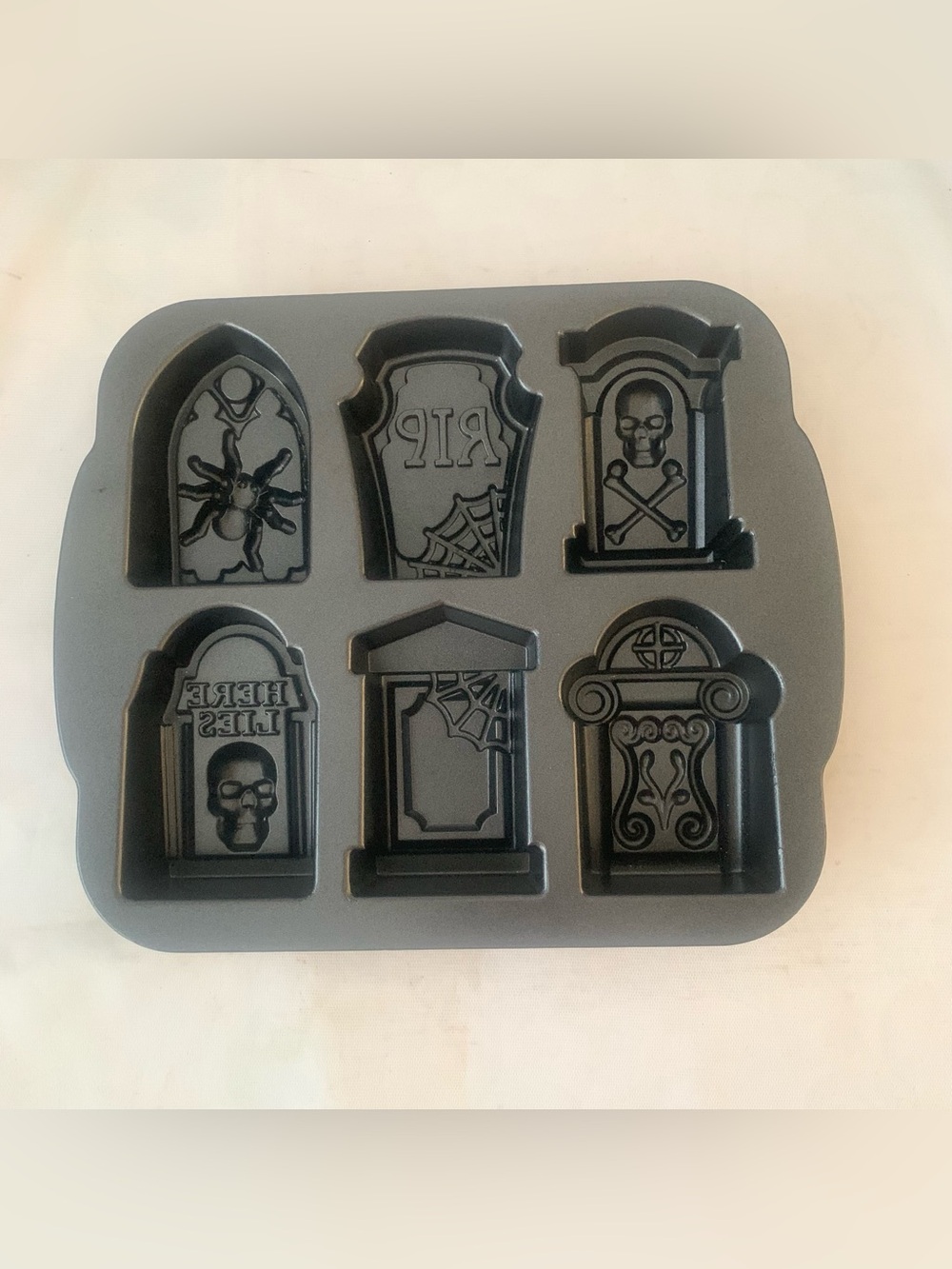 Nordic Ware Halloween Tombstone Cakelets Metal Cake Pan- New- 4.5 Cups/1 Liter